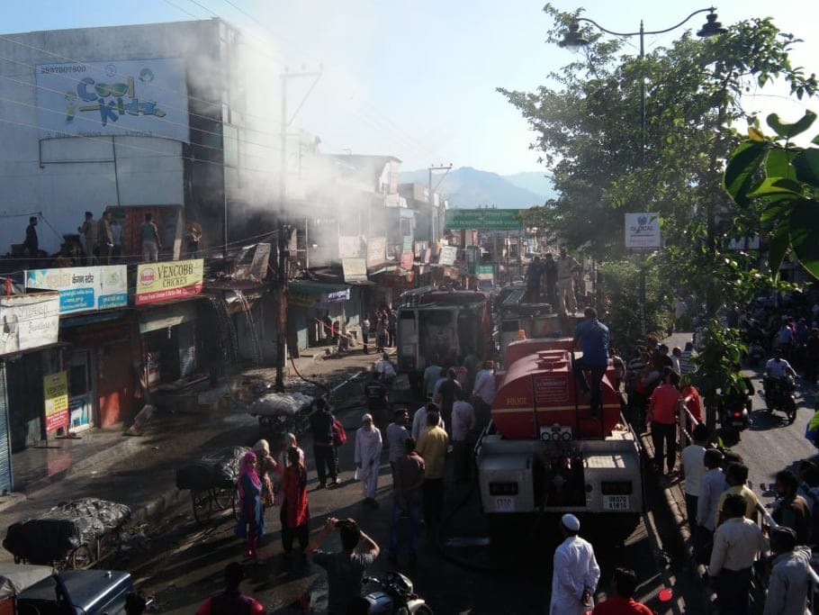 Fire broke out in shop in vikas nagar