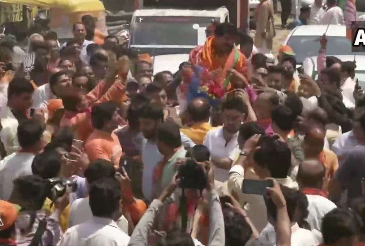 lok sabha elections 2019 delhi bjp candidate manoj tiwari file nomination sapna choudhary present