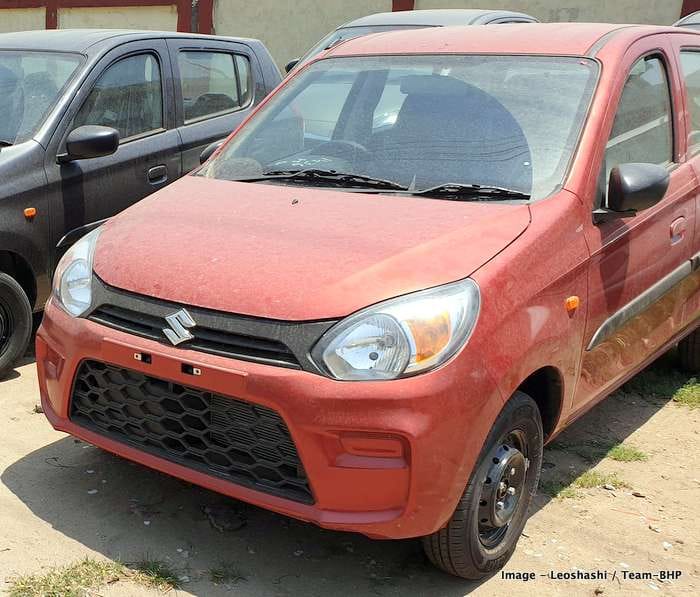 Maruti alto 800 facelift with new bumper and grill with aux usb support audio arrived at dealership