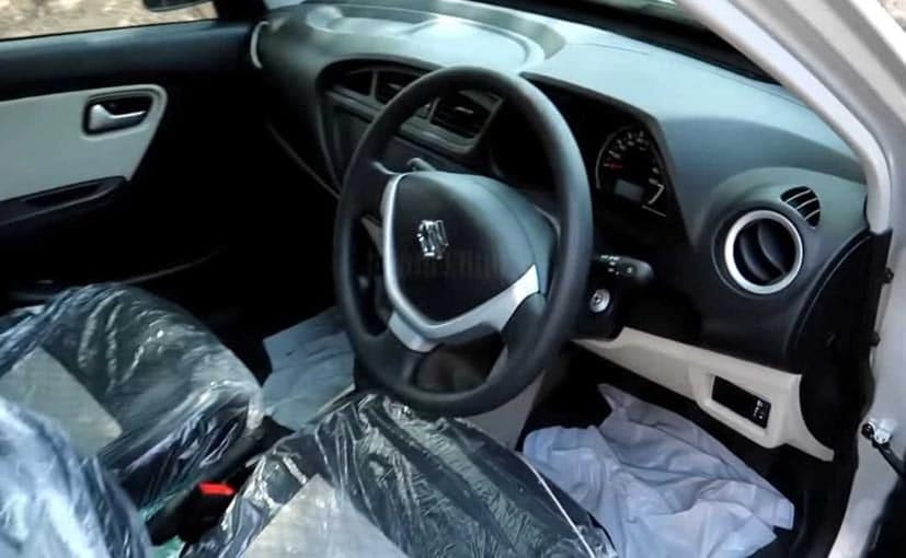 Maruti alto 800 facelift with new bumper and grill with aux usb support audio arrived at dealership