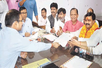Pratapgarh: Seven candidates including BJP, Congress, filled in form