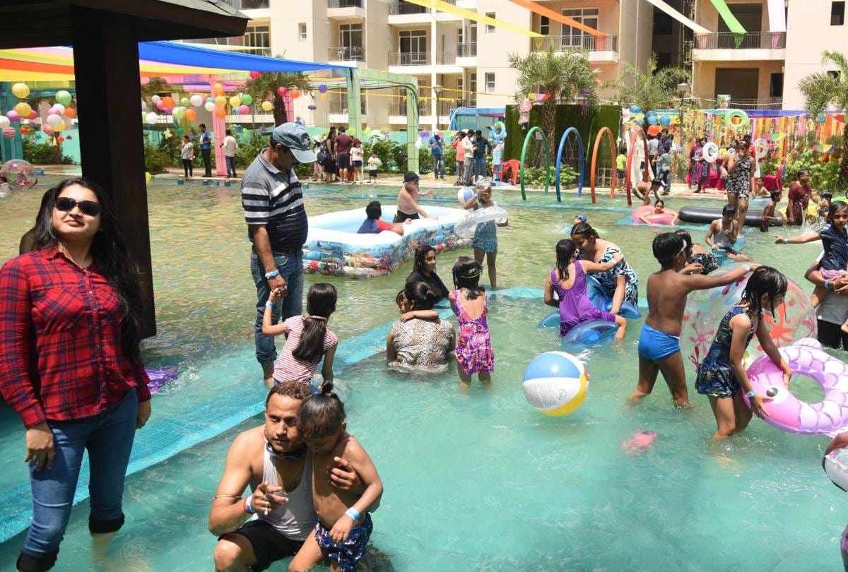 pictures of summer party in lucknow
