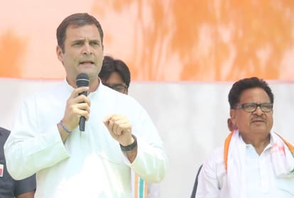 Rahul gandhi addresses a rally in Amethi.