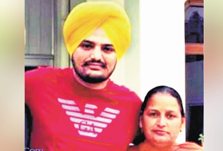 Legal Notice to Singer Sidhu Moose wala mother for Inflammatory Songs, panditrao dharennavar