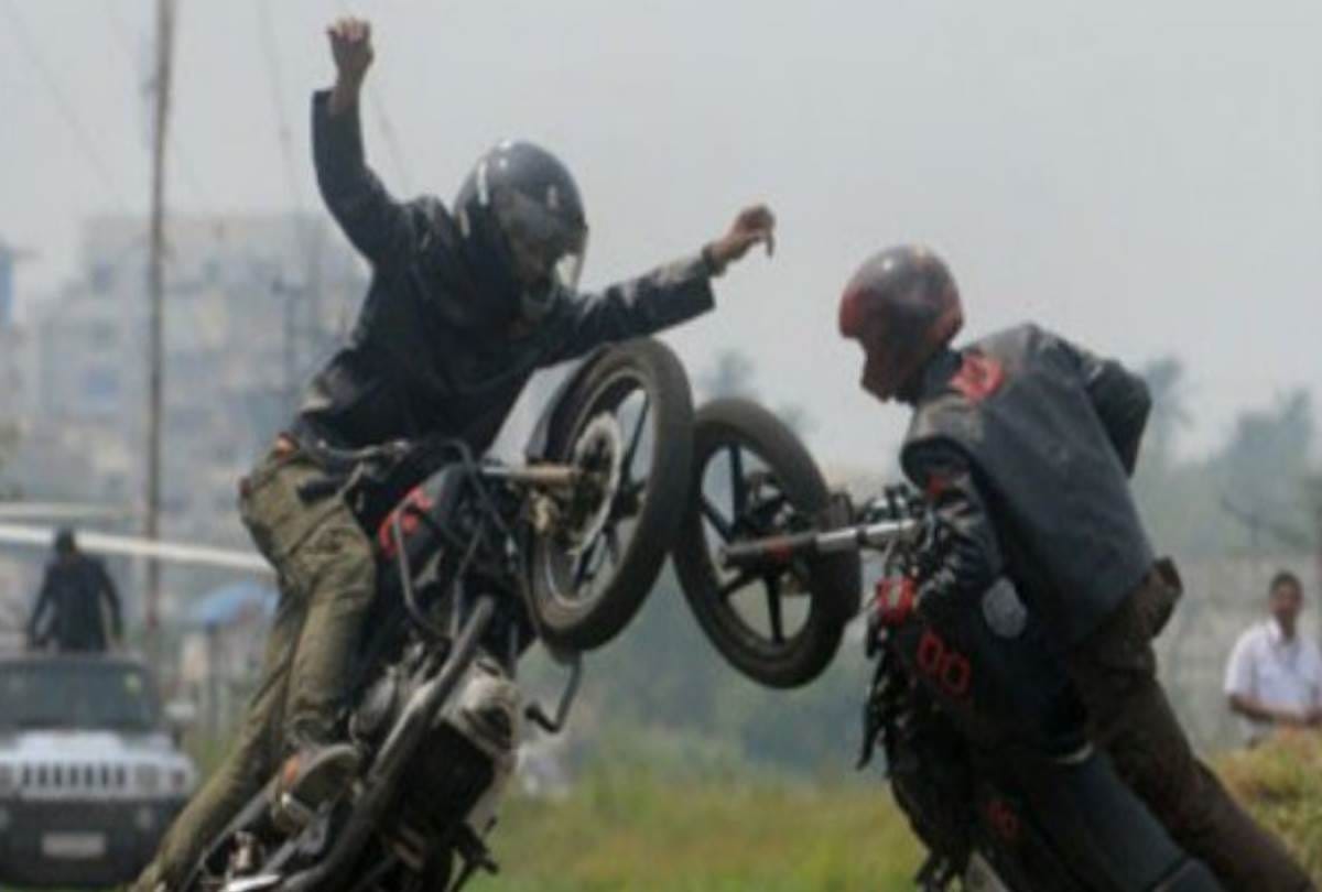 stunt men beaten sipahi in raebareli