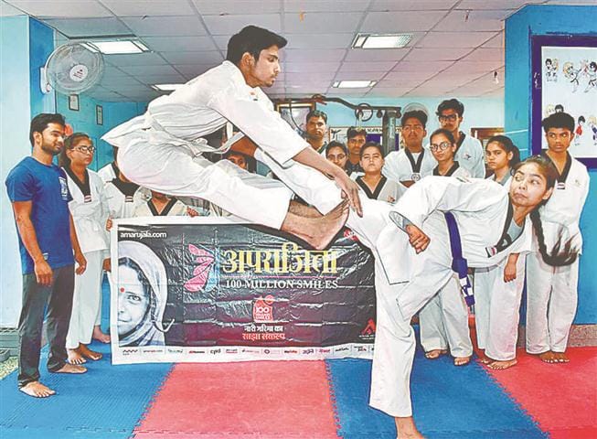 Students can give self-defense tricks and answer