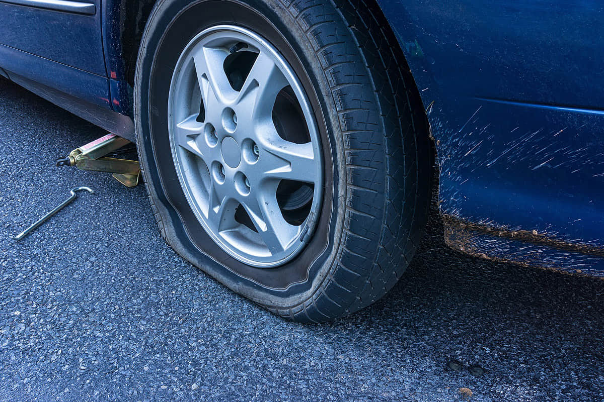 How to change puncture car tyre in few minutes