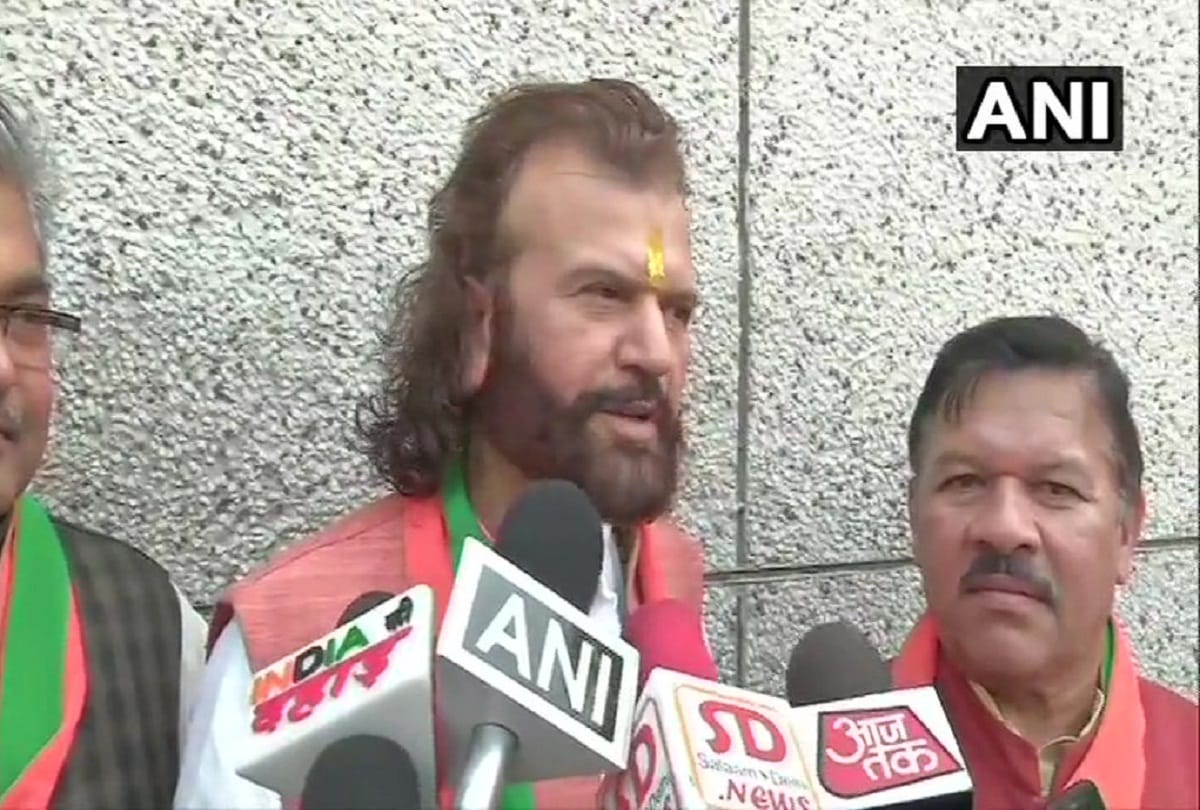 Singer Hans Raj Hans file nomination from North West Delhi constituency as a BJP candidate