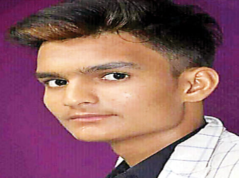 bekaaboo baik khambhe se takaraee, yuvak kee maut