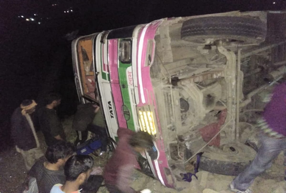 bus accident chamba, private bus accident, accident, private bus fellinto tranch