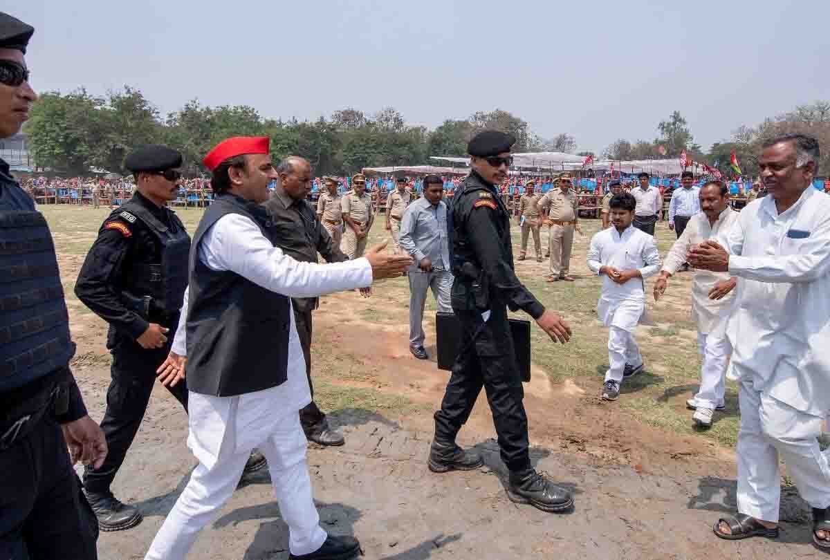 akhilesh yadav statement on pm and cm yogi in lok sabha election 2019