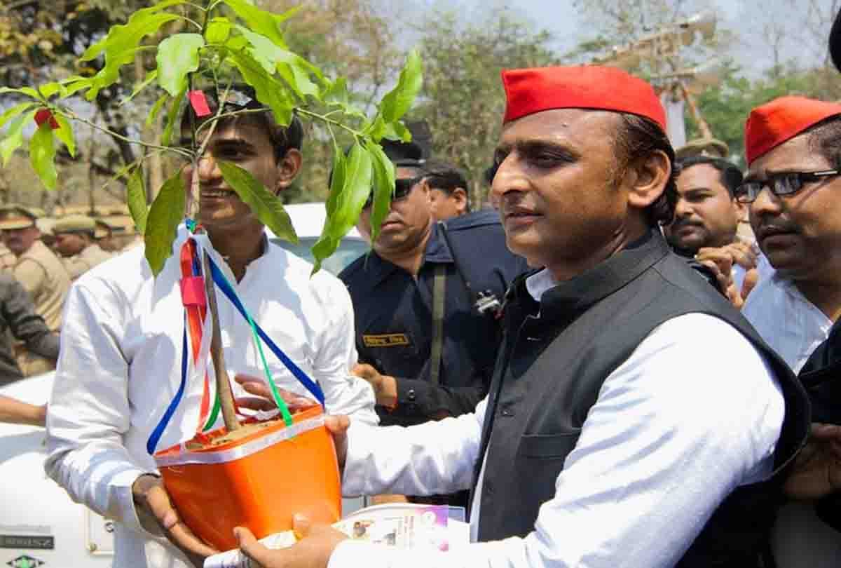 akhilesh yadav statement on pm and cm yogi in lok sabha election 2019