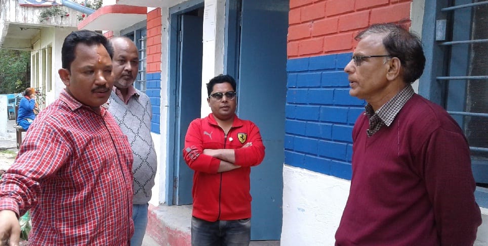 Traders fade up due to lack of home delivery of cylinders