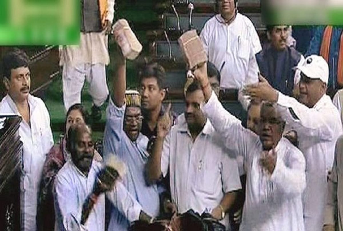 Supreme Court denies to hearing on cash for vote case in Tamil Nadu