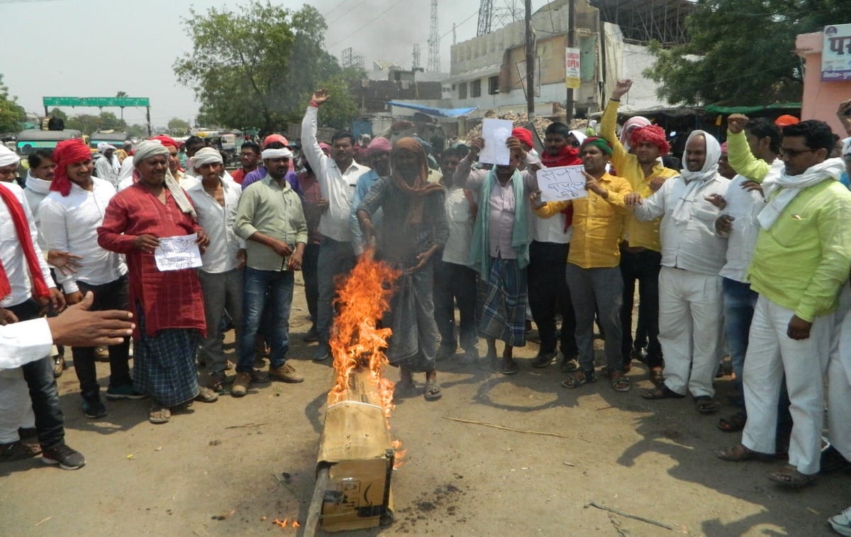 Lok sabha election 2019 SP supporter protest against sanjay singh chauhan in chandauli