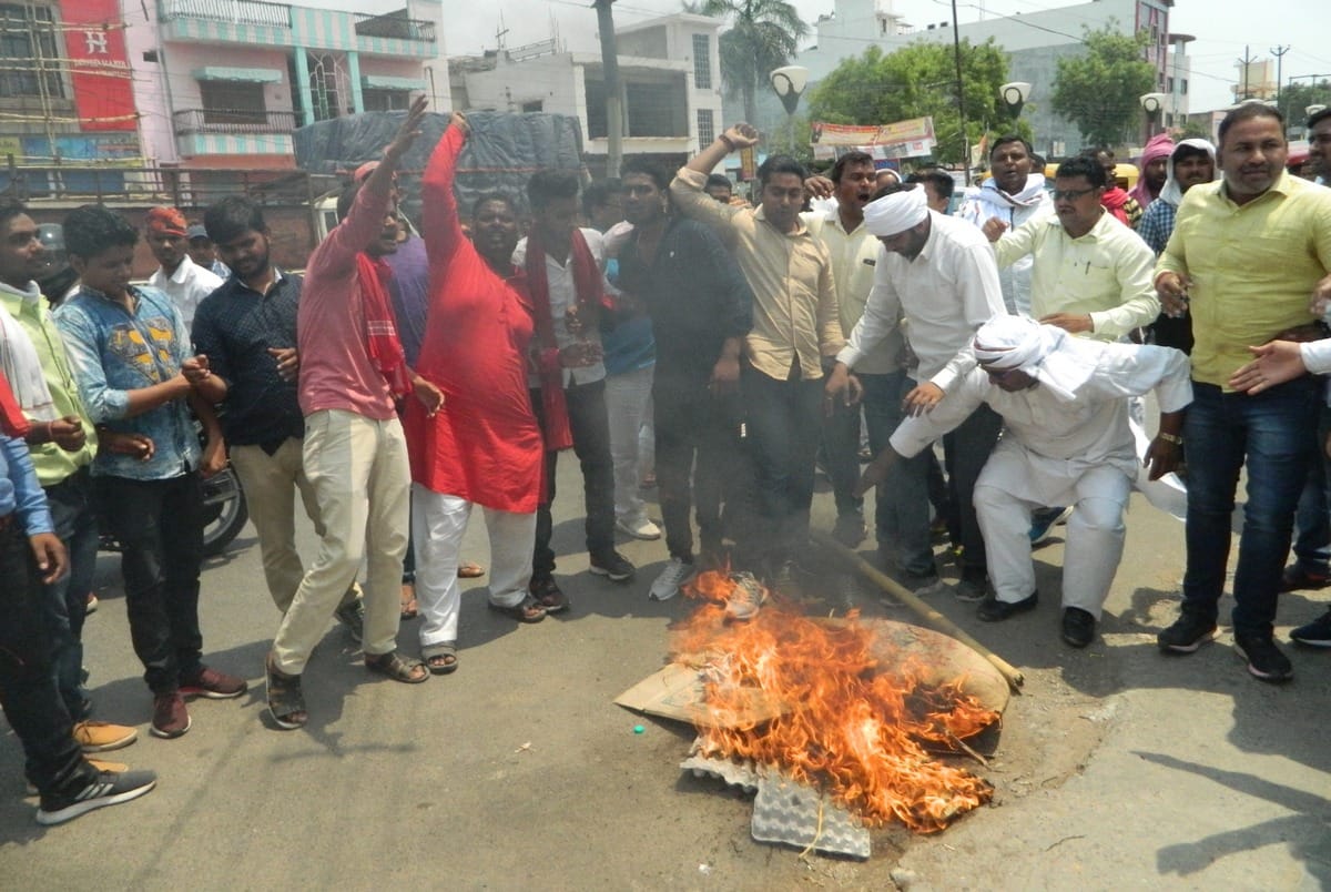 Lok sabha election 2019 SP supporter protest against sanjay singh chauhan in chandauli