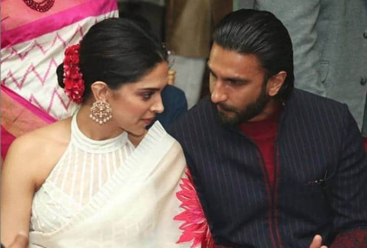 ranveer singh carry the footwear of his wife deepika padukone photo viral