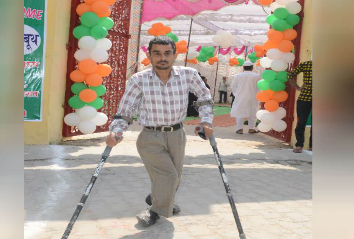Etah Lok Sabha Election 2019 senior citizen and disabled people cast vote