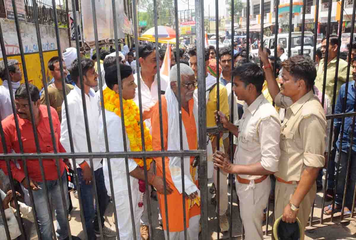 Pratapgarh: Last nomination papers of BSP candidate 11 on last day
