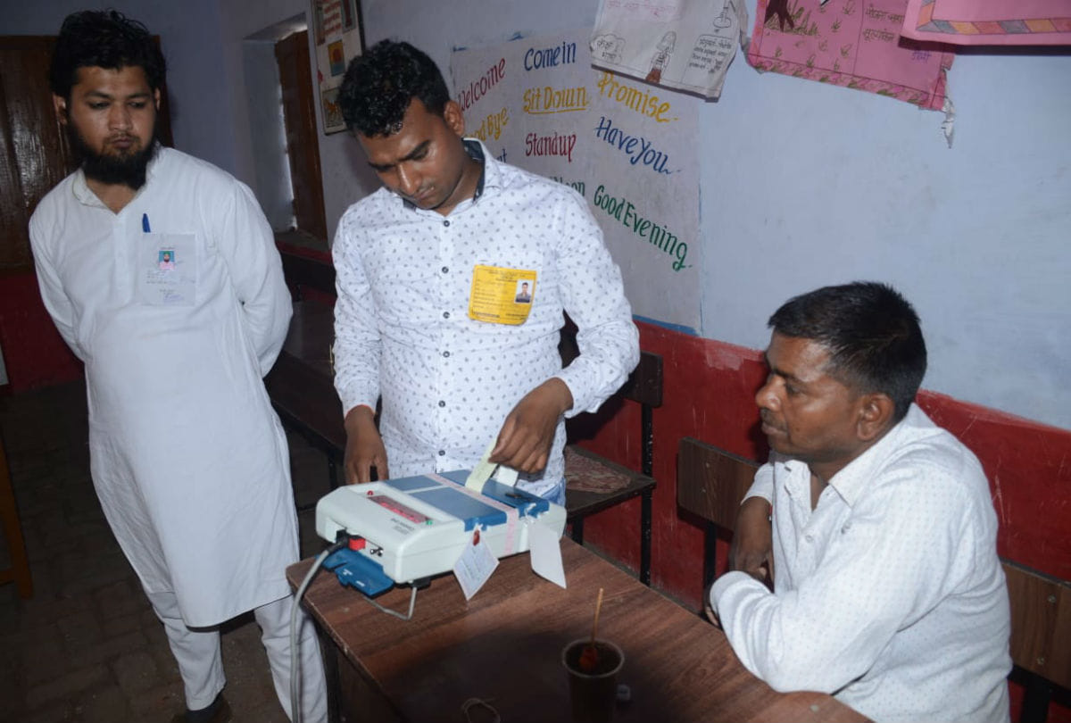 voting start later because of evm in lok sabha elections 2119