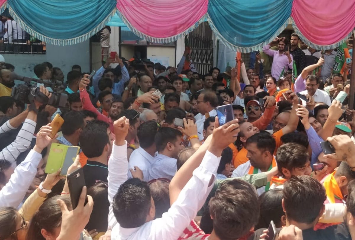 lok sabha chunav 2019 gautam gambhir files nomination pujan and road show before it