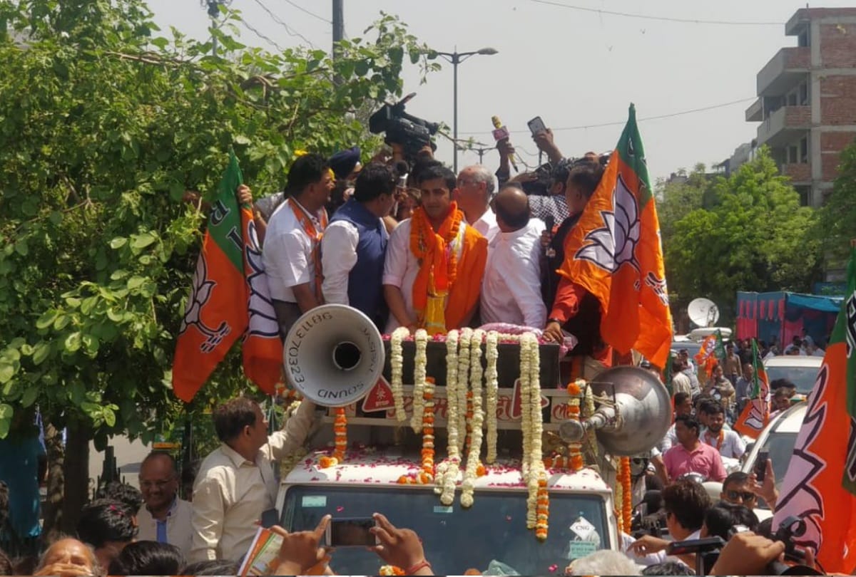 lok sabha chunav 2019 gautam gambhir files nomination pujan and road show before it