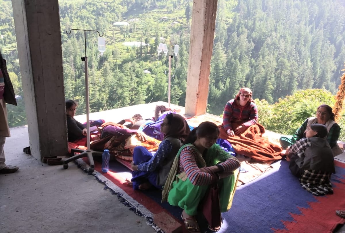 only one bed in phc chatri mandi himachal and patient suffering