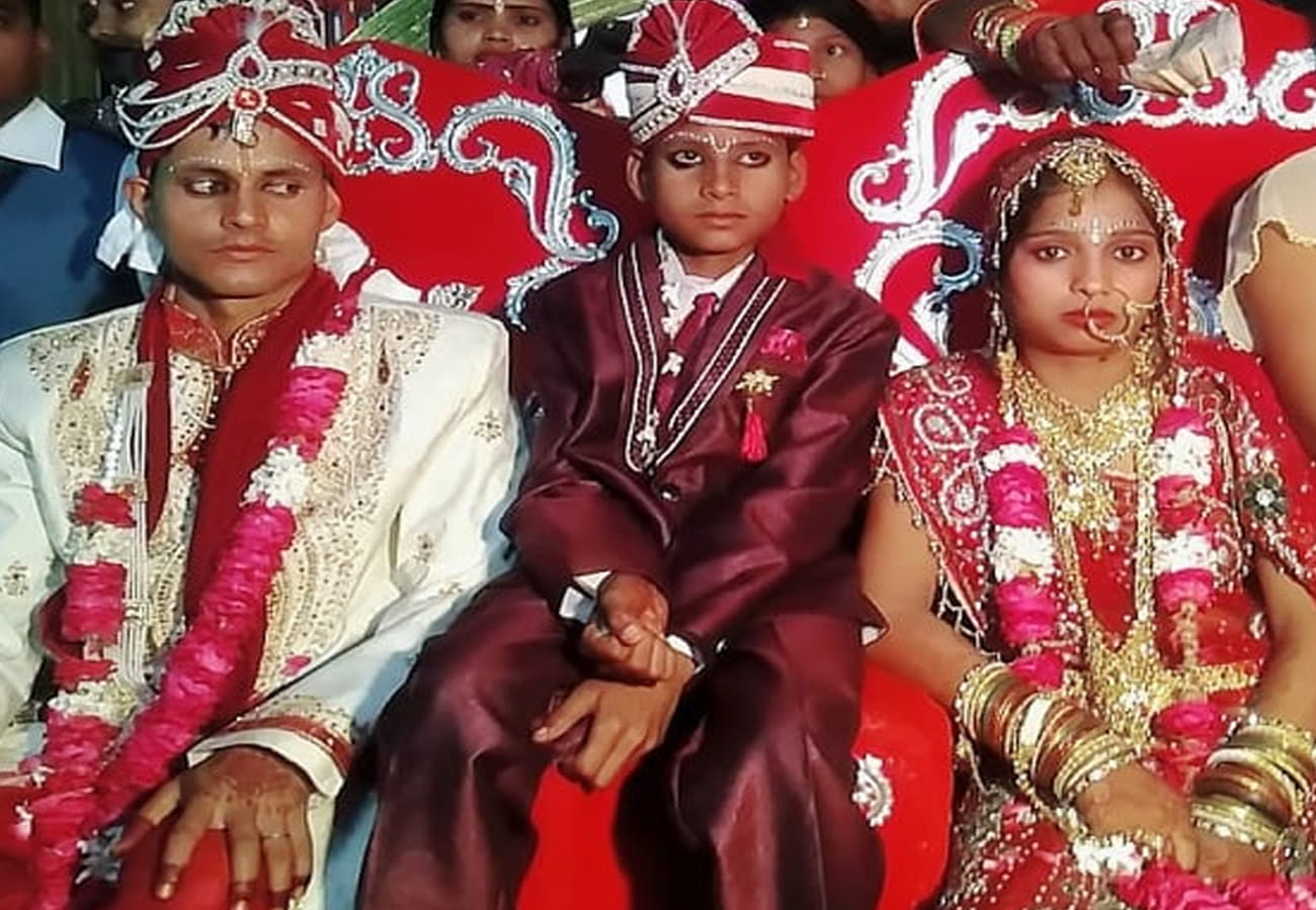 Girl marriage with the help of whatsapp group in Fatehpur