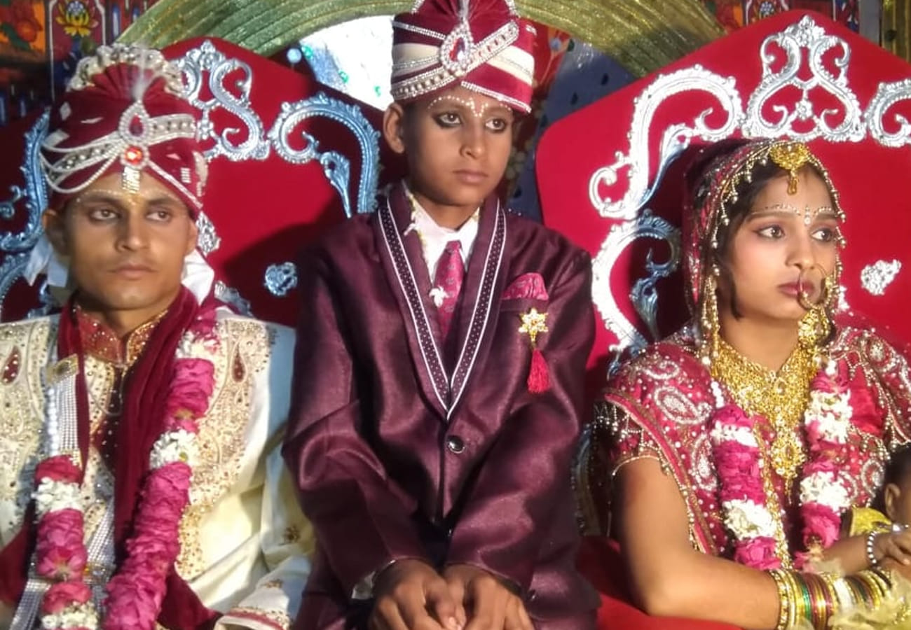 Girl marriage with the help of whatsapp group in Fatehpur