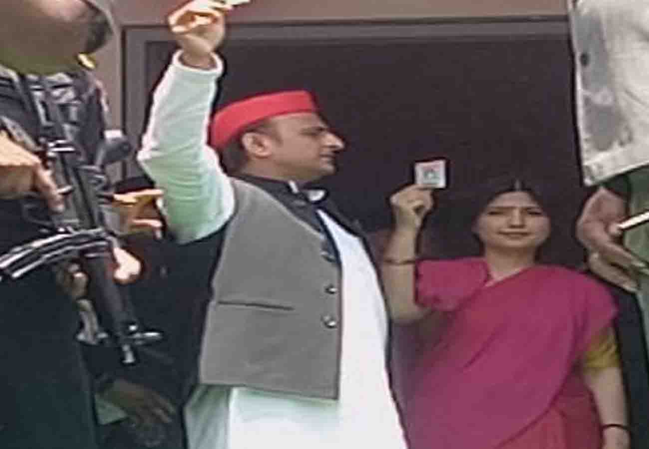 family members of mulayam singh yadav cast their vote, lok sabha election 2019