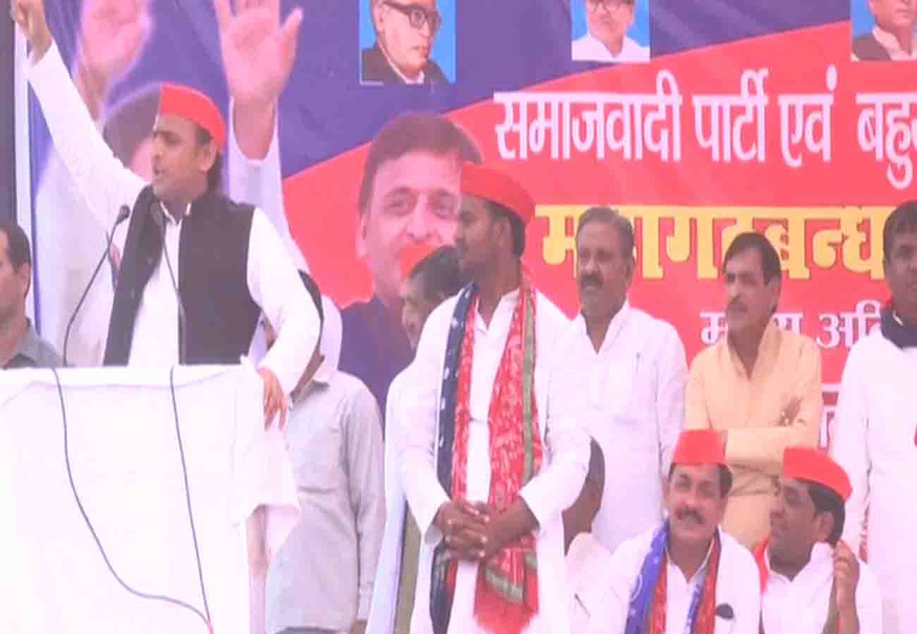 akhilesh and dimple yadav in auraiya, lok sabha election 2019