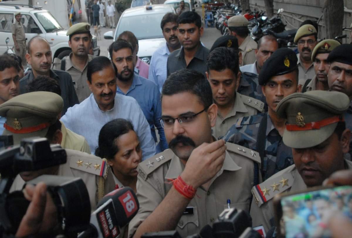 Alok Kumar already taken money on other Union Minister by Blackmailing