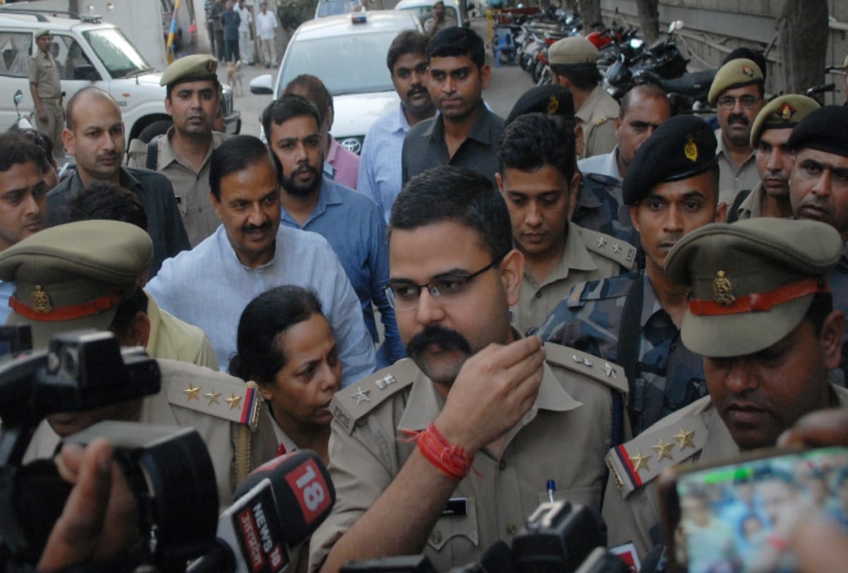 Woman journalist arrested For Blackmail Union Minister Dr Mahesh Sharma