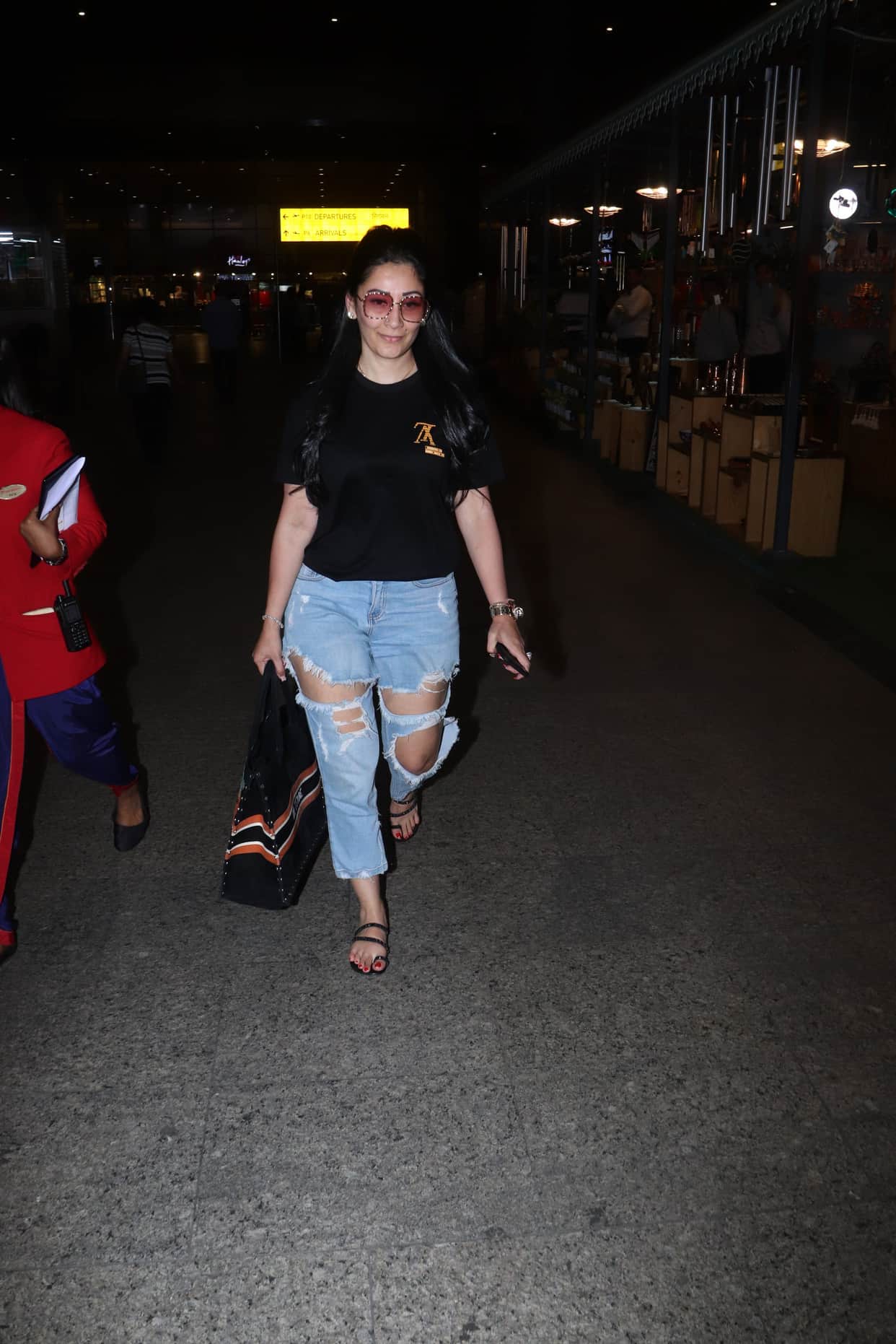 sanjay dutt was compainging for sister priya and manyata