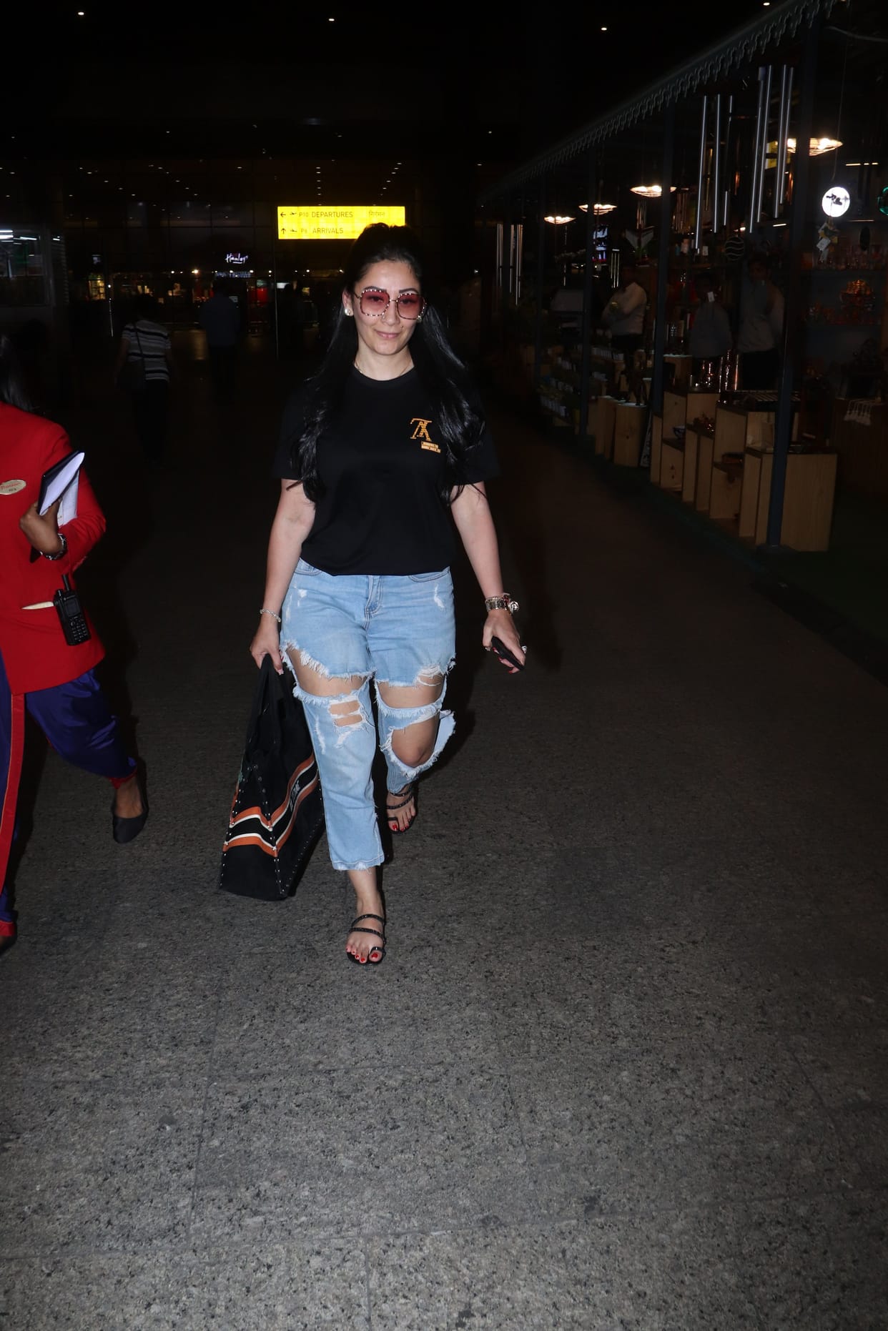 sanjay dutt was compainging for sister priya and manyata