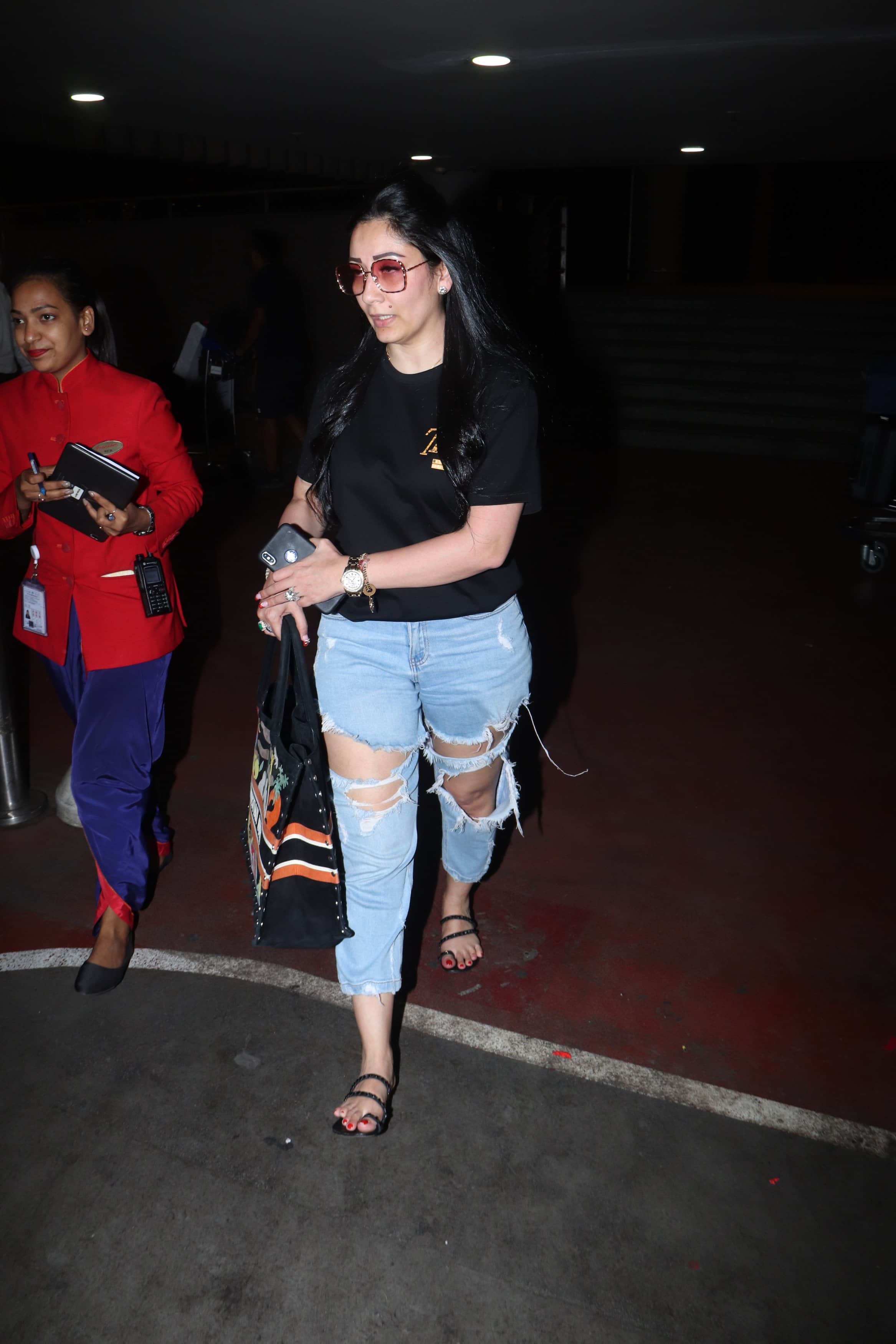 sanjay dutt was compainging for sister priya and manyata