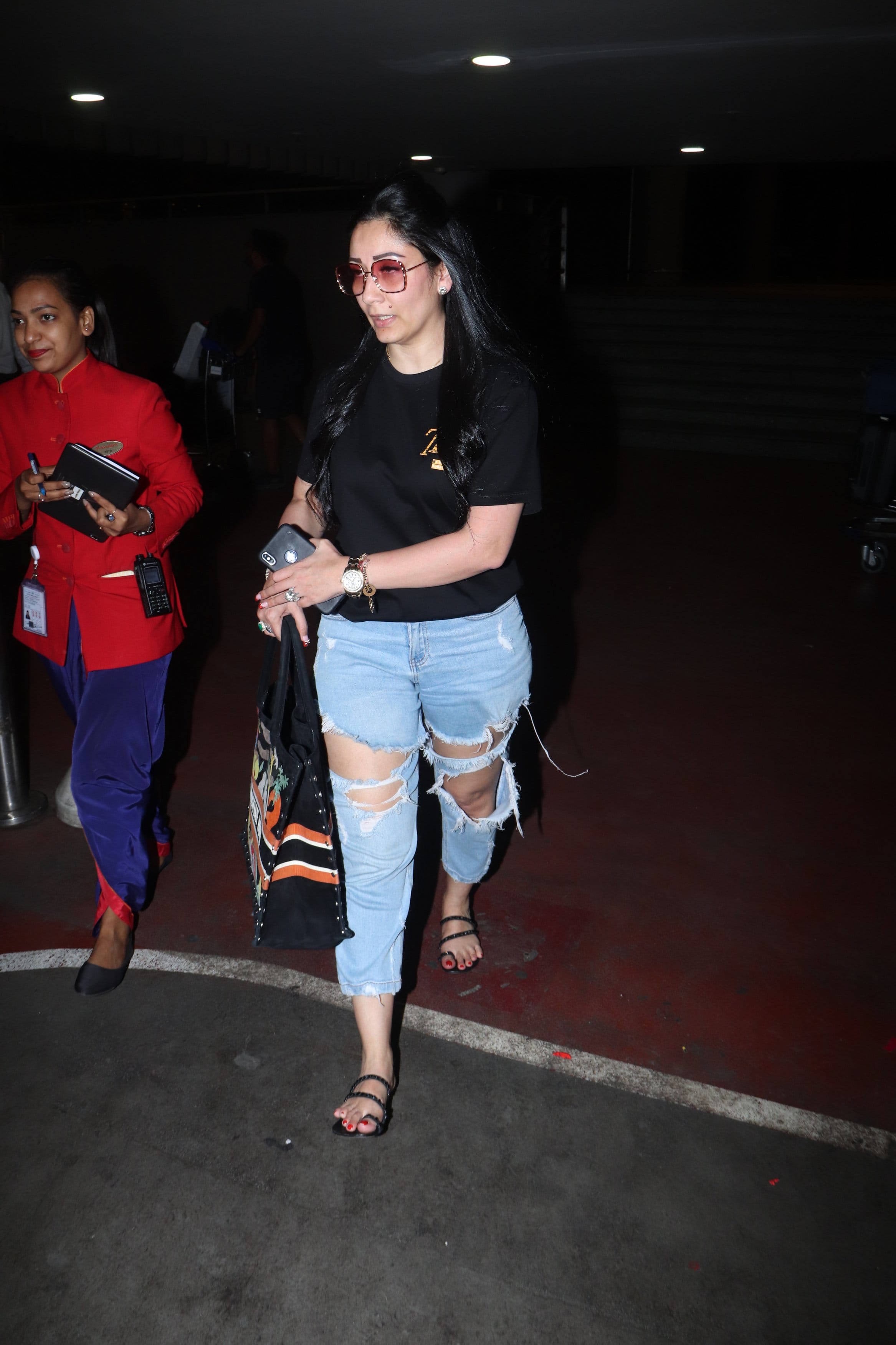 sanjay dutt was compainging for sister priya and manyata