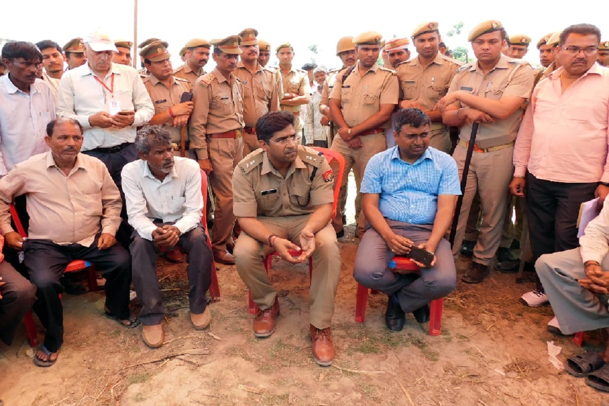 Boycott of voting in a village in Bijnor after a murder case