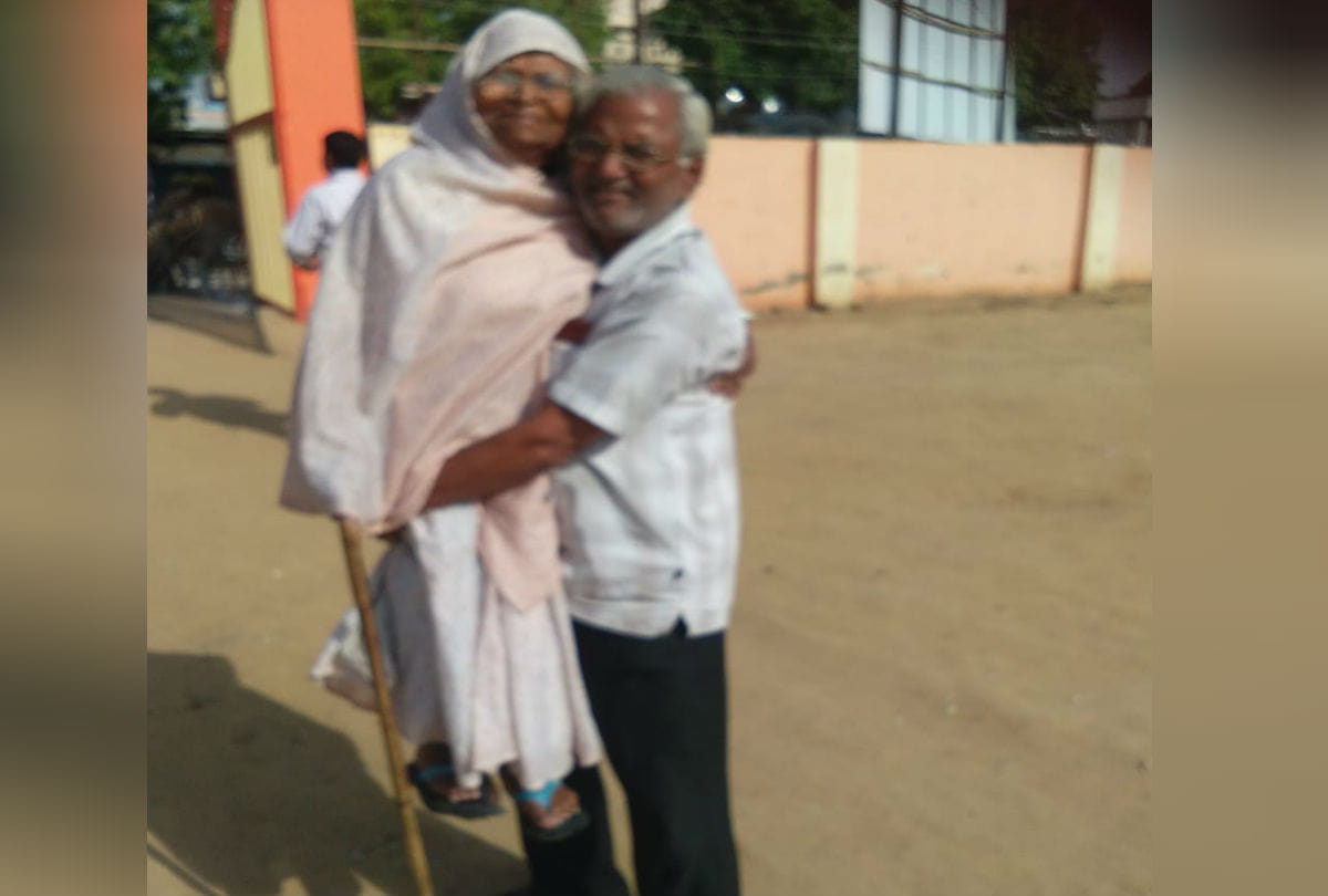 Etah Lok Sabha Election 2019 senior citizen and disabled people cast vote