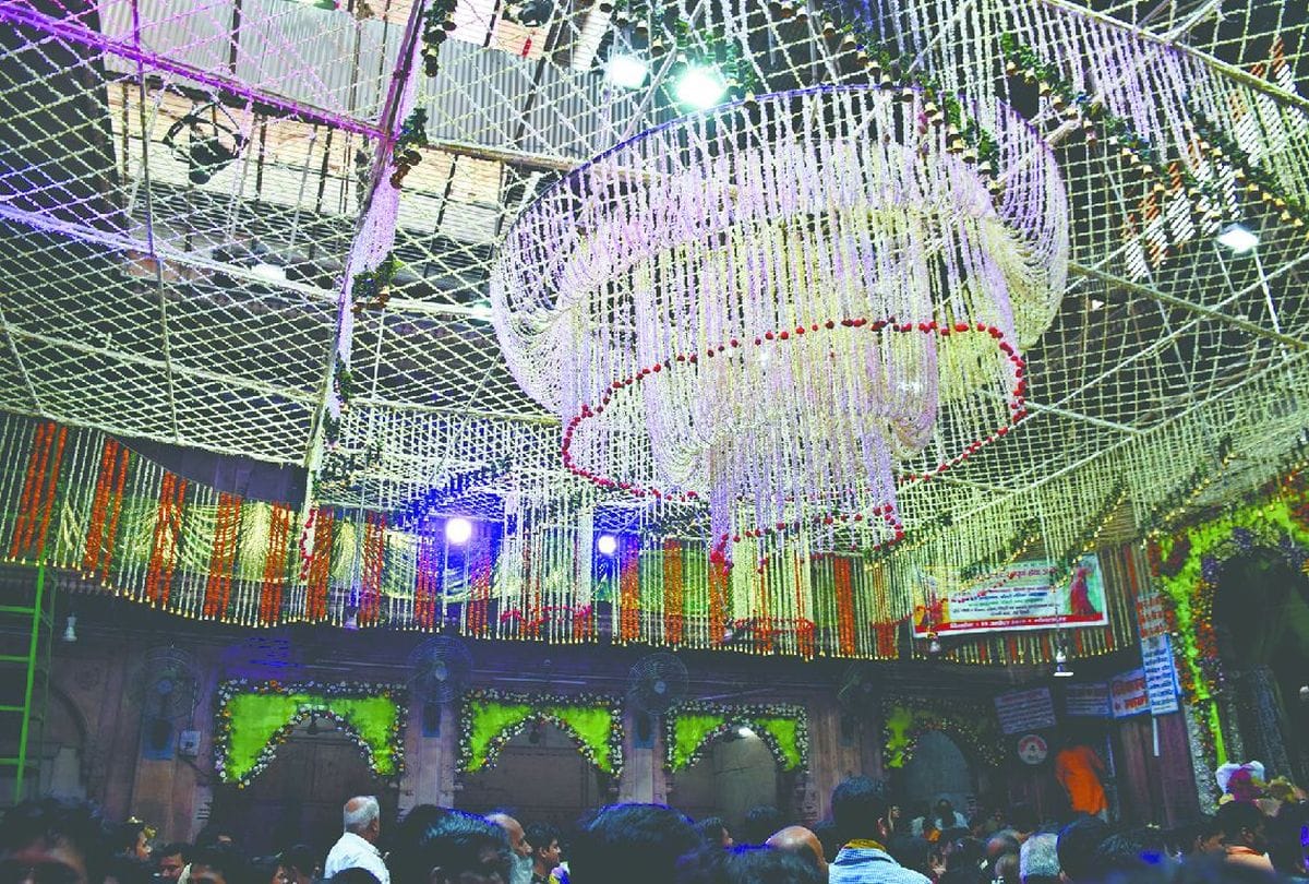phool baithak of banke bihari temple vrindavan
