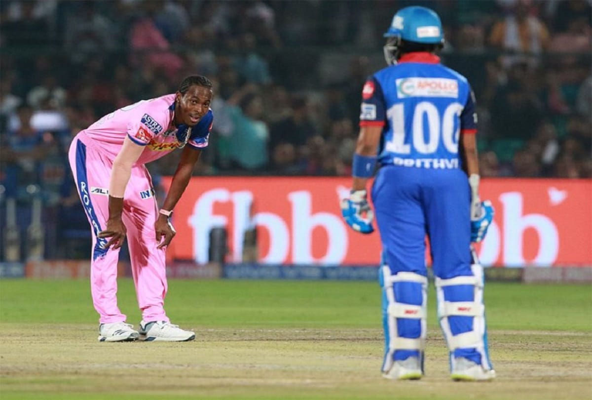 Prithvi shaw gets lucky as bails dont fall despite ball hitting stumps