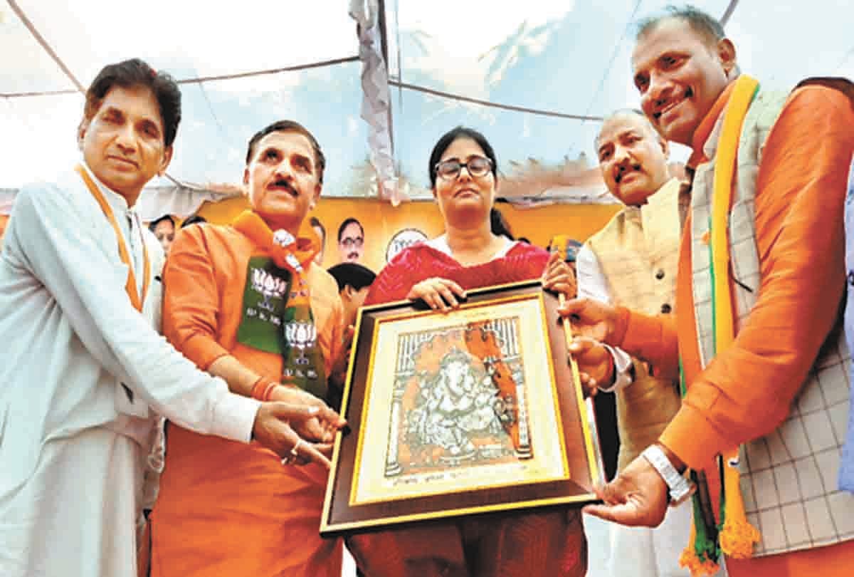 anupriya did the public meeting kaushambi