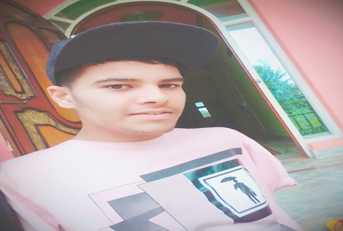 hpbose result 2019: student gave board exam by Holding pen with the mouth