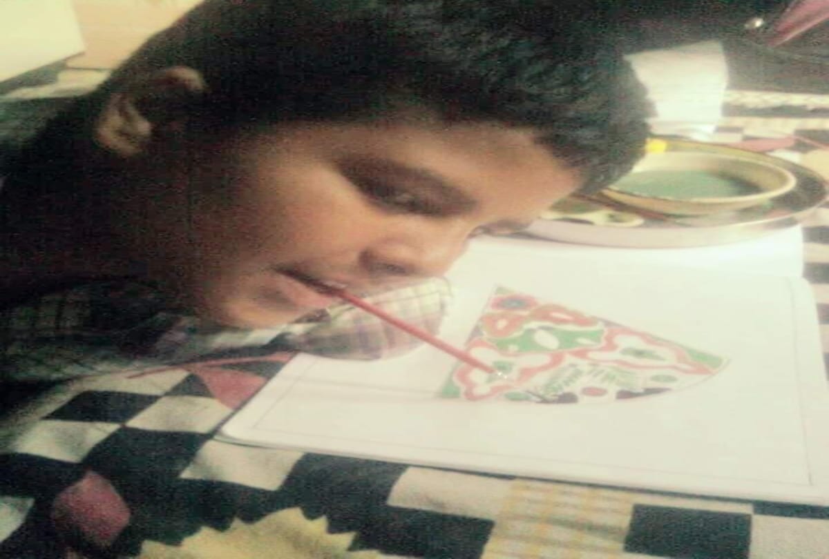 Divyang Rajat Kumar passed neet and gave exam through holding pen in mouth