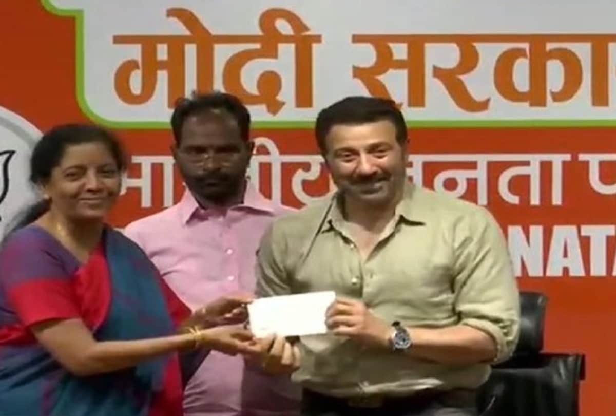 Sanjay Dutt Campaigning For His Sister Priya Dutt in Lok Sabha Election 2019