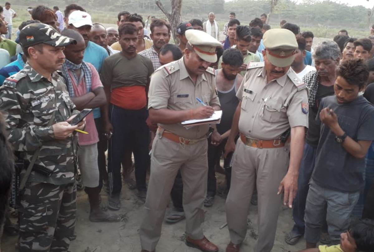 tiger attacked old women and her grand daughter working in farm in bahraich