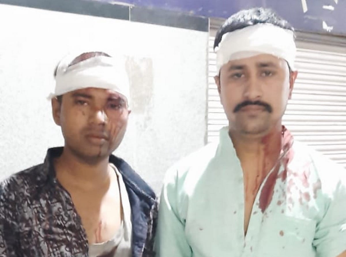 Four poets injured during loot in varanasi