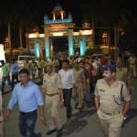 पीएम मोदी के रोड शो के लिए रिहर्सल करती पुलिस