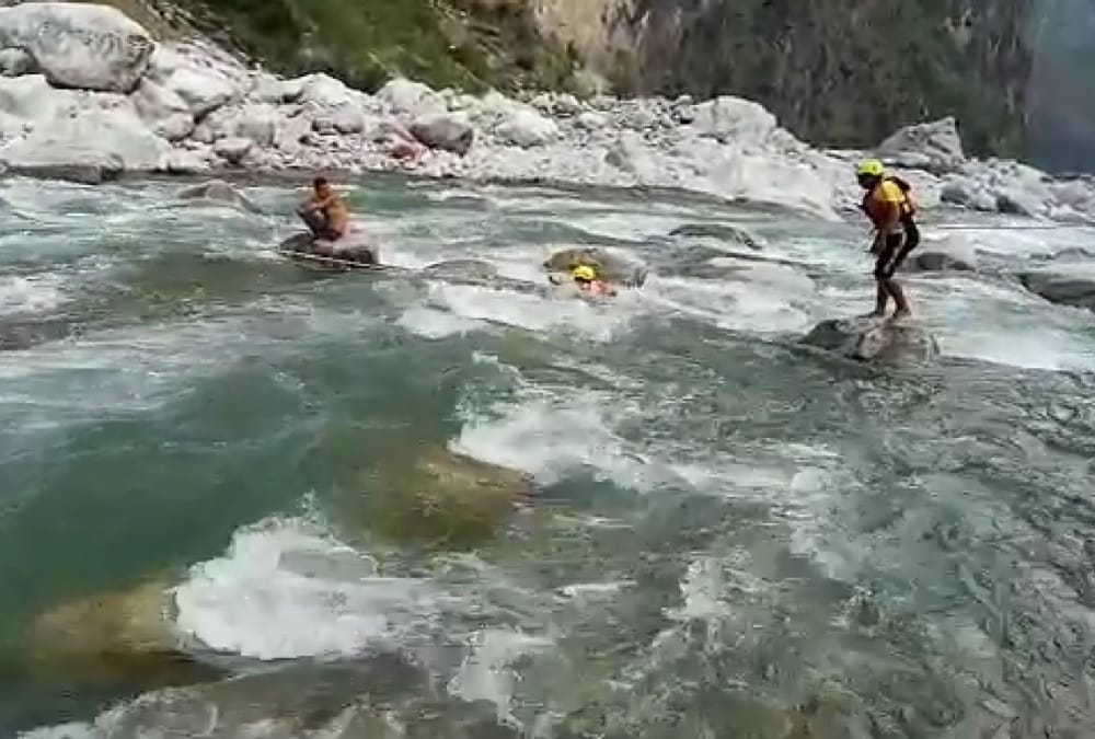 Sdrf Soldiers rescue Boy from Alaknanda river in gopeshwar photos