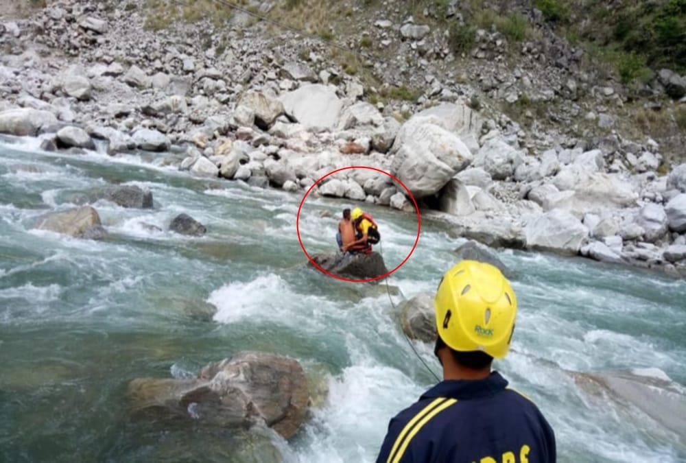 Sdrf Soldiers rescue Boy from Alaknanda river in gopeshwar photos